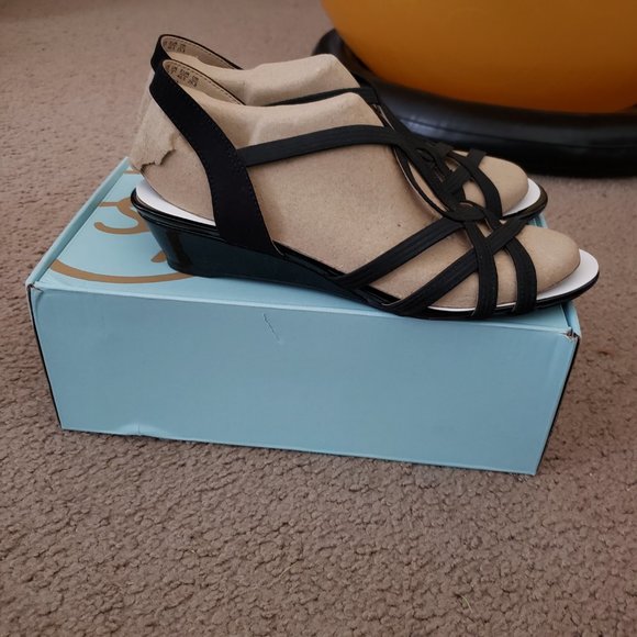 LIFESTRIDE Yaya Strappy Dress Sandals Black  9.5  Shoes - Picture 3 of 15